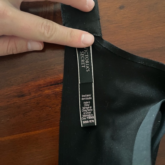 EUC Victorias Secret lined Demi bra 32dd - Picture 2 of 3